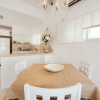 Отель Bright and Charming 1BR Apt Near Shore, фото 8