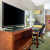 Отель Quality Inn & Suites Lakewood - Denver Southwest, фото 16