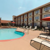 Отель Broadway Inn & Suites, фото 32