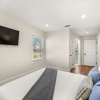 Отель Beautifully Modern Cottage in Historic Norcross, фото 4