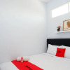 Отель RedDoorz near Kawasan Bandara Ahmad Yani Semarang, фото 5