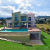 Отель Mountainside Villa w Pool gym 500m to the Beach, фото 1