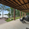 Отель Water Break at the Lake by Avantstay Lakefront + Private Dock, фото 31