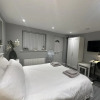 Отель Beautiful 1-bed Modern Luxury Apartment in Luton, фото 2