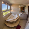 Отель Maravilhosa Mansão em Frente à Praia da Ferradura Por Luxury Rentals, фото 11