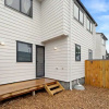 Отель Cheerful Three Bedroom Townhouse with Parking, фото 6