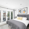 Отель Skyvillion -vineyard Court- Enfield 1bed With Balcony, фото 3