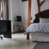 Отель Blue Lagoon Lodge Blantyre в Блантире