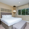 Отель Luxury 3beds and 3Ba 2 Miles From Disney, фото 3