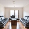 Отель 5br Luxury House 20 Min To Cbd Spacious Living, фото 22