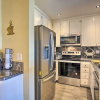 Отель Stunning Oceanside Condo: Walk to the Beach!, фото 20