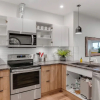 Отель Cozy Modern Design Home w Lake Views, фото 10