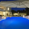 Отель Peaceful Villa With Private Heated Pool Jacuzzi, фото 15
