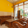 Отель Reddoorz Syariah Jalan Wayhitam Palembang, фото 11