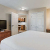 Отель Candlewood Suites Waterloo- Cedar Falls, фото 27