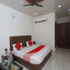Отель OYO 15839 Hotel Queen Palace, фото 7