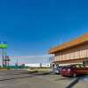 Отель Econo Lodge  Inn & Suites I-5 at Rt. 58 в Баттноуиллоу