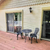 Отель Frolic on Fern by Avantstay Enclosed Deck w/ Forest Views, Bar, фото 17