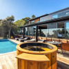 Отель Kaitiaki Lodge - Pool & hot tub, фото 17
