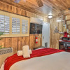 Отель Boho Crestline Cabin, 1 Mile to Lake Gregory!, фото 11