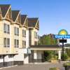 Отель Days Inn by Wyndham Calgary Northwest в Калгари 