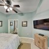 Отель Stylish Bay-view Getaway W/ Pools, Hot Tub & Dock 3 Bedroom Condo, фото 4