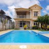 Отель 5 bedrooms villa with private pool jacuzzi and enclosed garden at Pereybere, фото 4