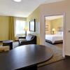 Отель Candlewood Suites St. Clairsville, an IHG Hotel, фото 6