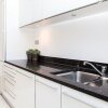Отель Luxurious and Spacious 3 Bed in Battersea, фото 7