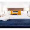 Отель MiCasa Suites - Stylish Condo in Maple Leaf Square, фото 6