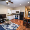 Отель Renovated 2br/2ba Near Downtown, фото 2