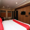 Отель OYO Flagship 27998 Golden Inn, фото 1