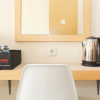 Отель Comfortable Patraland Urbano Studio Apartment Near Train Station, фото 11