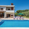 Отель Awesome Home in Rovinj With Wifi and 6 Bedrooms, фото 16