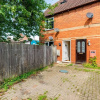 Отель Immaculate 2 - Bedroom House in Milton Keynes, фото 1