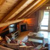 Отель Woodpecker Log Cabin with hot tub, pizza oven bbq entertainment area, lakeside with private fishing , фото 18