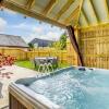 Отель Toppesfield Hall Luxury Cottage With Hot Tub, фото 13