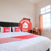 Отель OYO 1349 Amira Homestay Syariah, фото 3