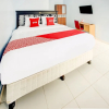 Отель Azka Homestay Syariah by OYO Rooms, фото 18