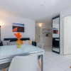 Отель Comfortable 1 Bdr Downtown - AC & Parking, фото 12