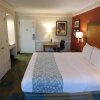 Отель Days Inn and Suites Schaumburg, фото 31