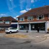 Отель West Chiltington Village, 2 Bedrooms & Parking в Уэст-Чилтингтоне