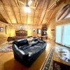Отель Romantic, pet Friendly Cabin With Private hot Tub, Washer/dryer and Full Kitchen Studio Cabin by Red, фото 7