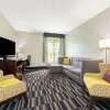 Отель La Quinta Inn & Suites by Wyndham Bridge City, фото 3