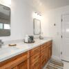 Отель Beachy 3br - 1 Block To Ocean, Near Abbott Kinney 3 Bedroom Home, фото 4