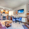 Отель K B M Resorts- Cbi-205 Upgraded 1bd, Wood Fireplace, Full Kitchen, Wifi, Walk to Slopes!, фото 5