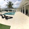 Отель Palm Beach Stunning Villa 13-beds 10-baths -26ppl, фото 4