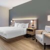 Отель Comfort Inn & Suites Newark Liberty International Airport, фото 4