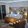 Отель Suite La Boheme avec jacuzzi vu sur Pic Saint Loup, фото 1