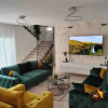 Отель Villa Dreamin With Heated Pool & Hot Tub, фото 7